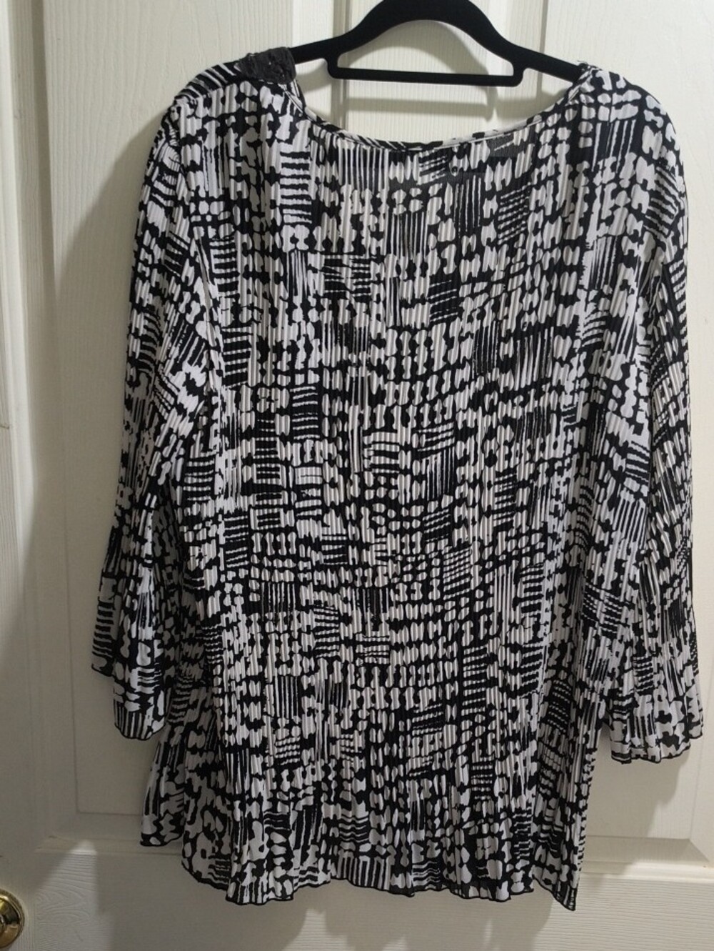 Signature by Larry Levine Black and White Patterned Layered Top - Picture 4 of 4